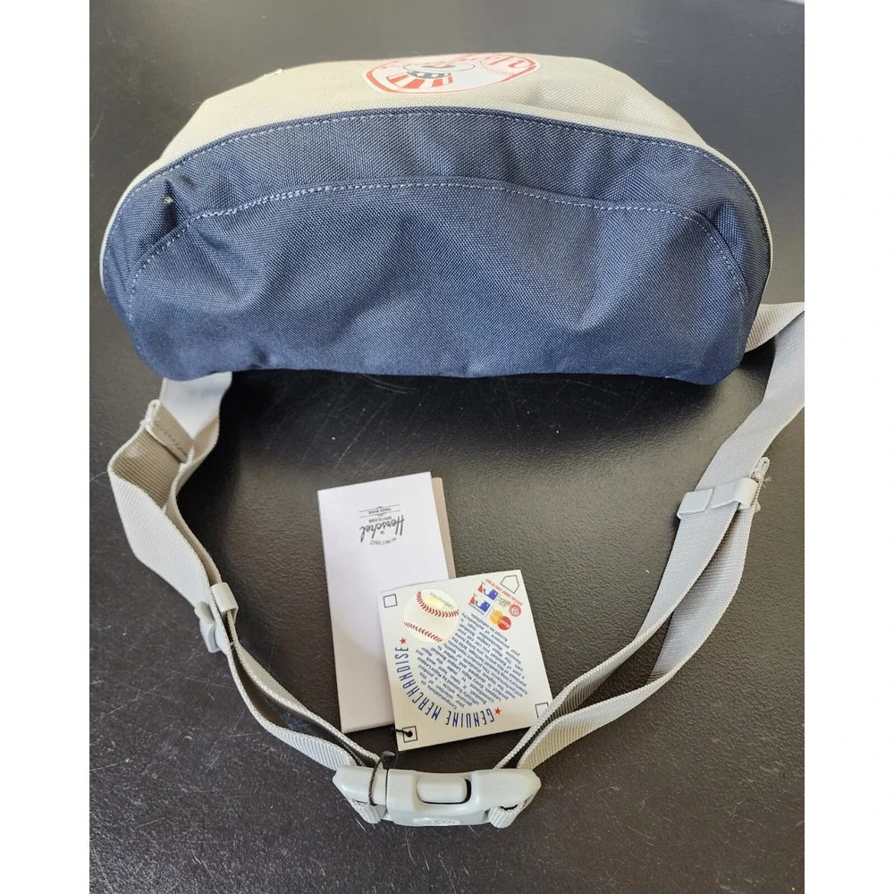 Herschel New York‎ Yankees Herschel Supply Co. Outfield Sixteen Hip Travel Pack